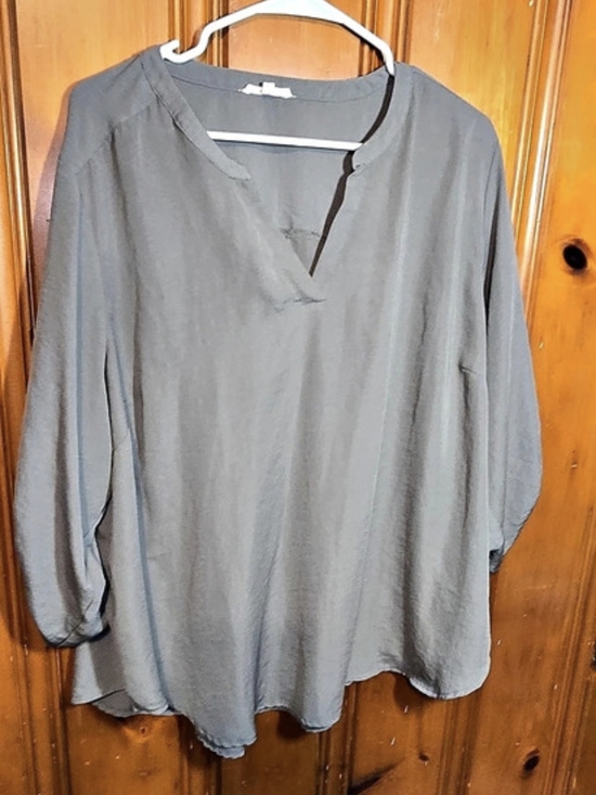 Maurices Tops - mauves Women's Gray Blouse Size XXL